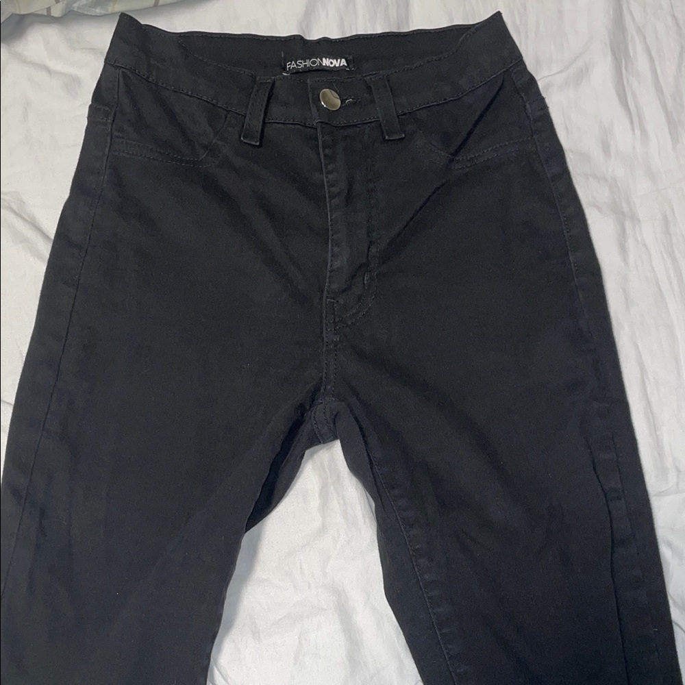 Fashion Nova Black Stretchy Jeans Size 3